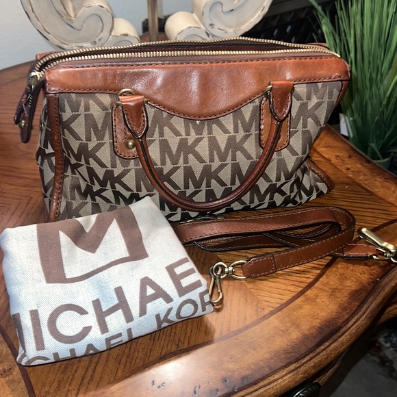 Michael Kors Signature Canvas & Leather Satchels Hand Bag - Picture 10 of 10
